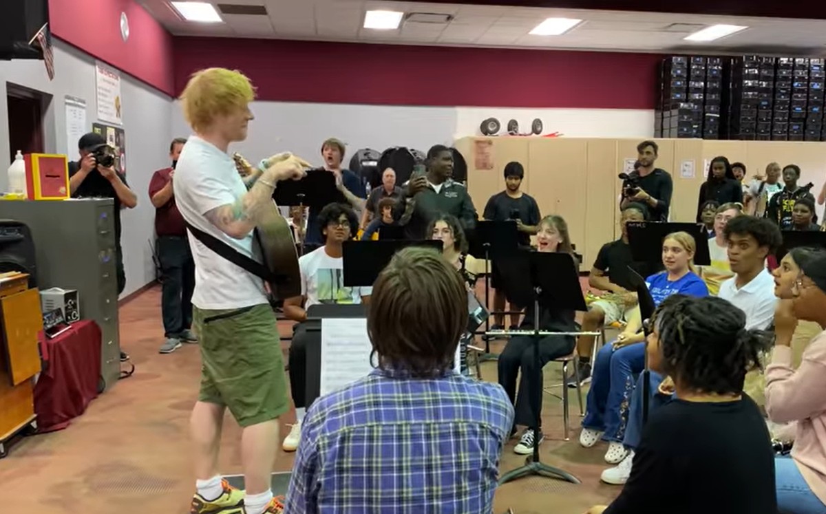 ed sheeran sorprende alumnos escuela